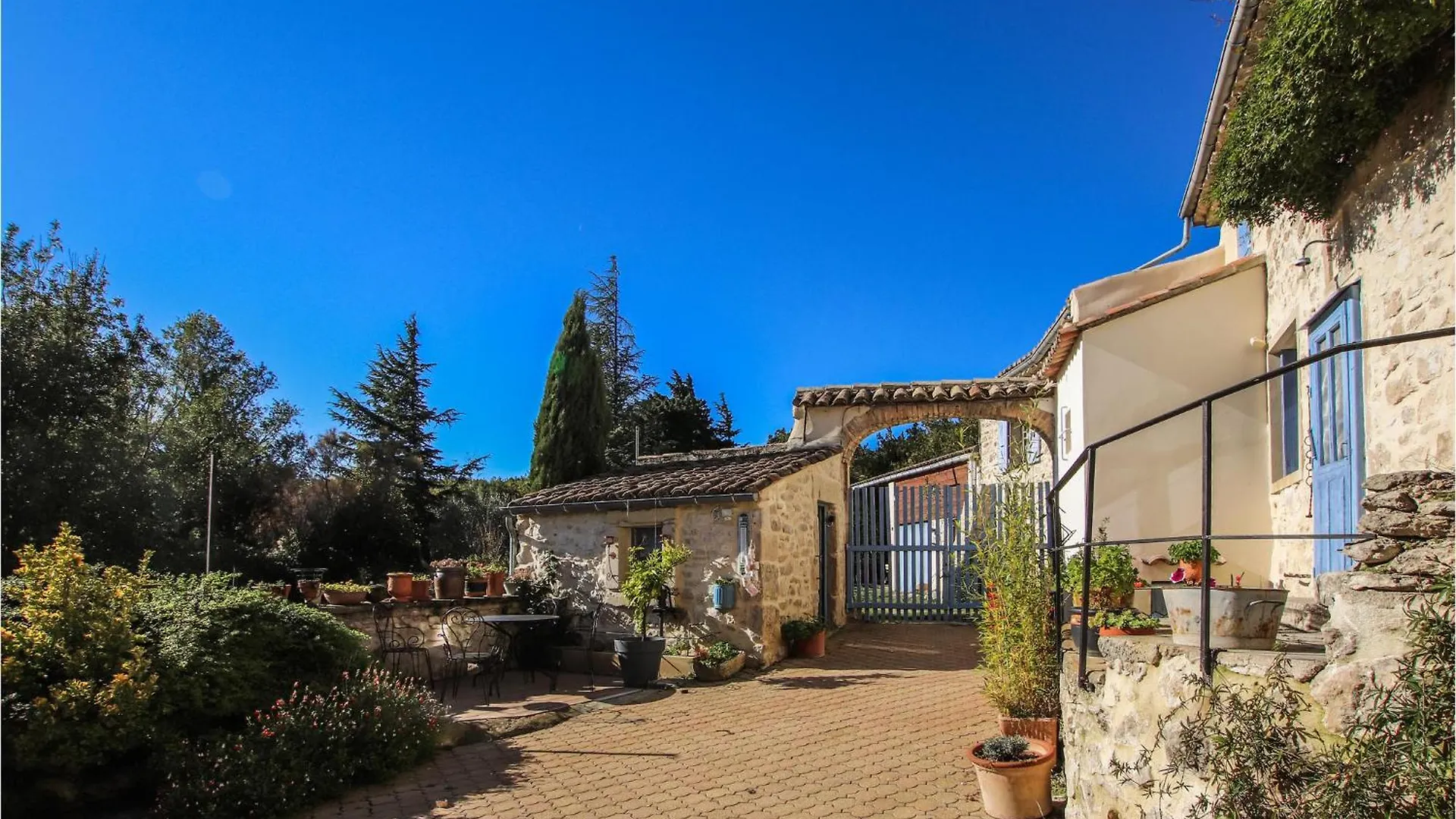Vakantiehuis 3 Bedroom Gorgeous Home In Salles Sous Bois